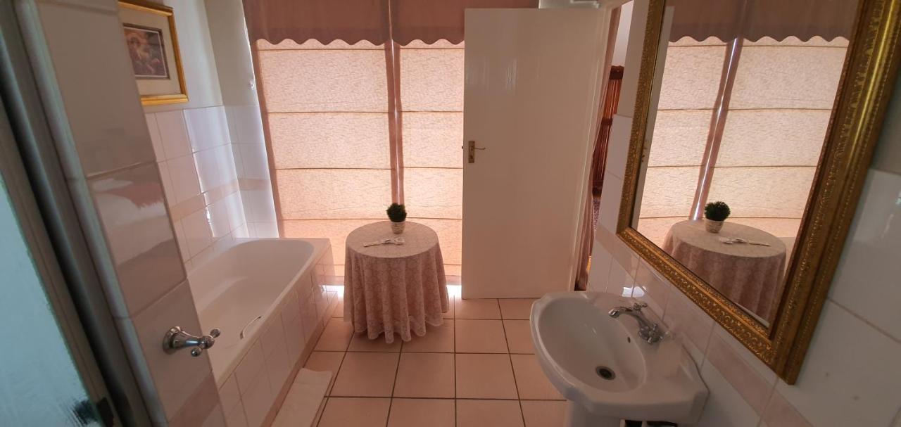 Acacia Westdene B&B Bloemfontein Ngoại thất bức ảnh